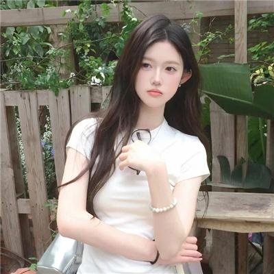 夜色中的她